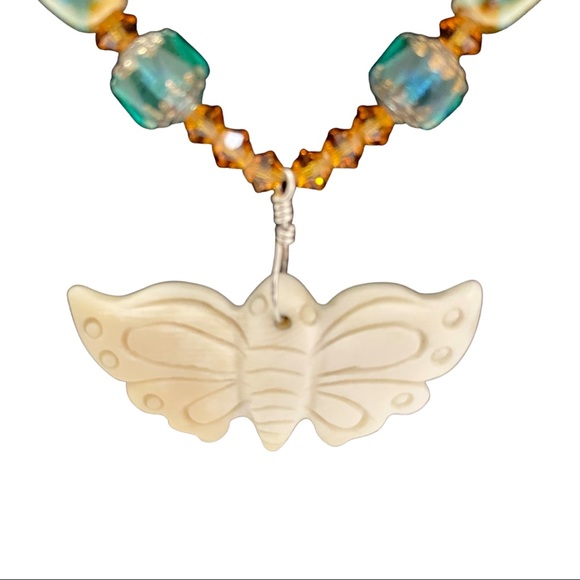 Royston Turquoise & Carved White Jade Butterfly Jewelry Set Necklace & Earrings - Picture 4 of 6